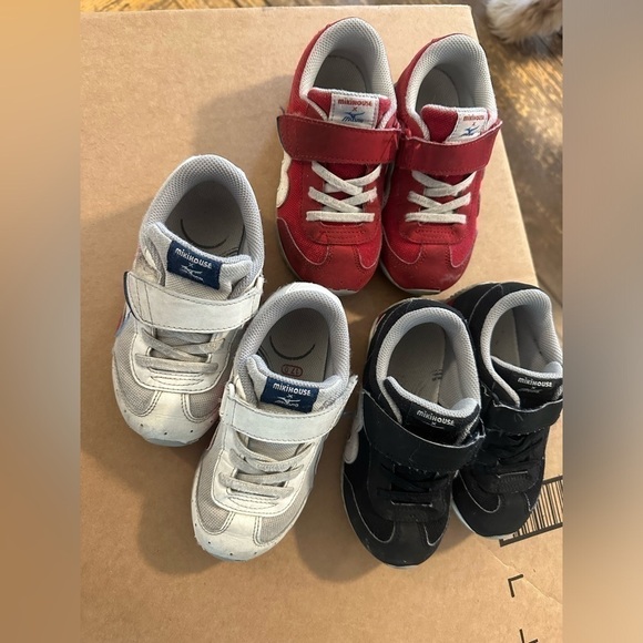 GUC: Price for  3 pairs of mikihouse x mizuno shoes! JP size 17 or kids size 9 - Picture 2 of 5